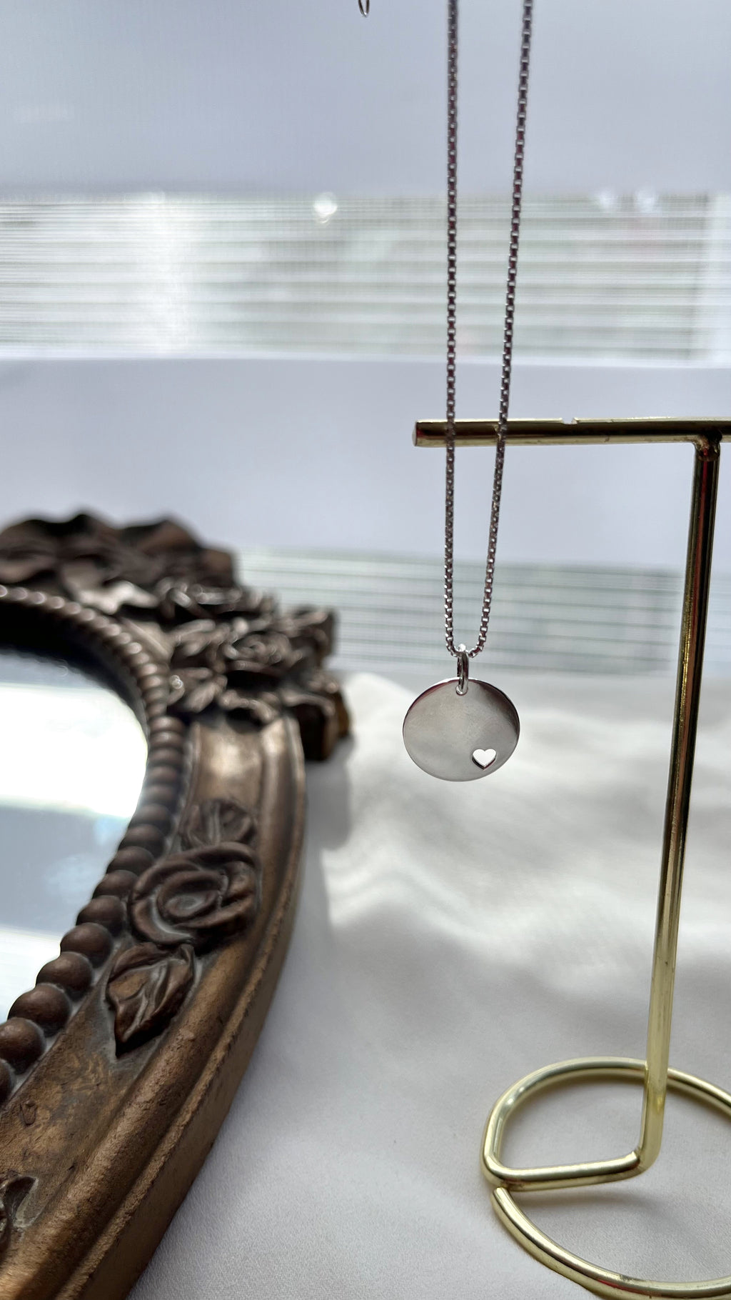 Colgante Circular con Corazón Calado
