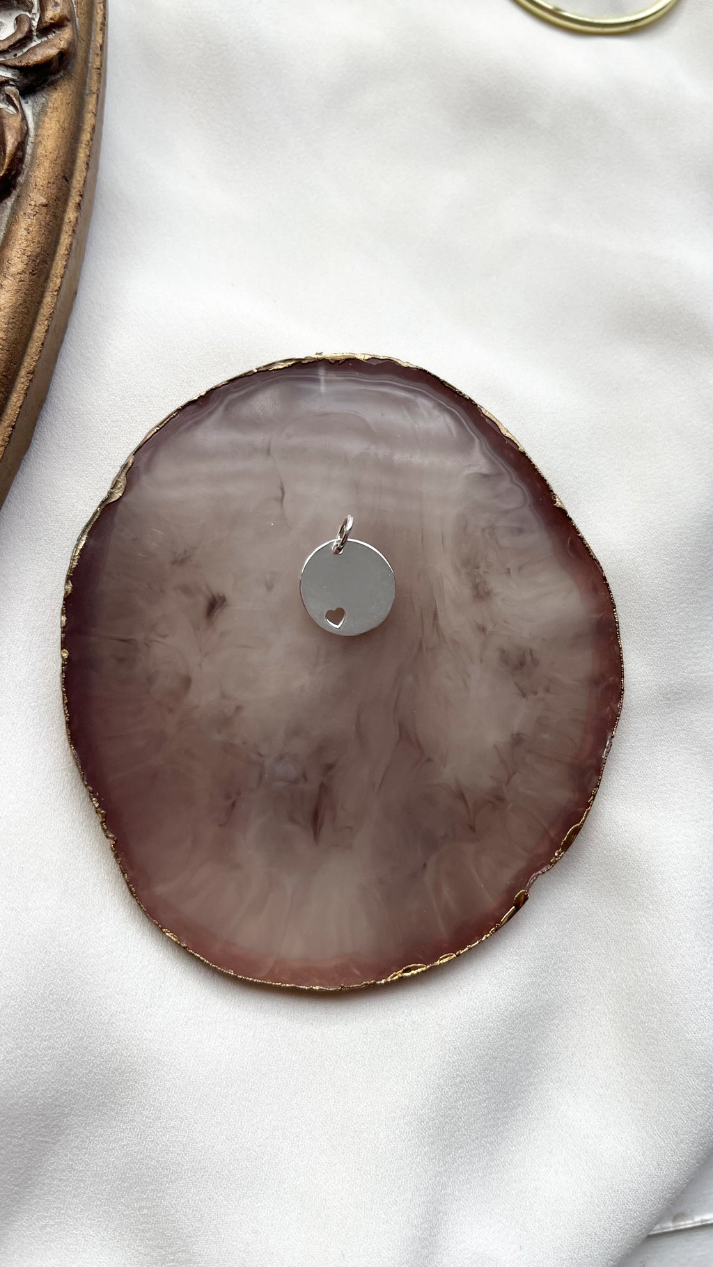 Colgante Circular con Corazón Calado